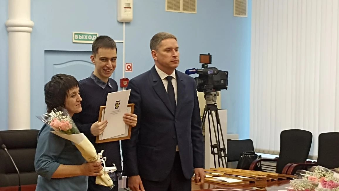 Сила их духа – безгранична! Тольяттинцам с особенными возможностями здоровья вручили именные премии главы города Сила их духа – безгранична! Тольяттинцам с особенными возможностями здоровья вручили именные премии главы города