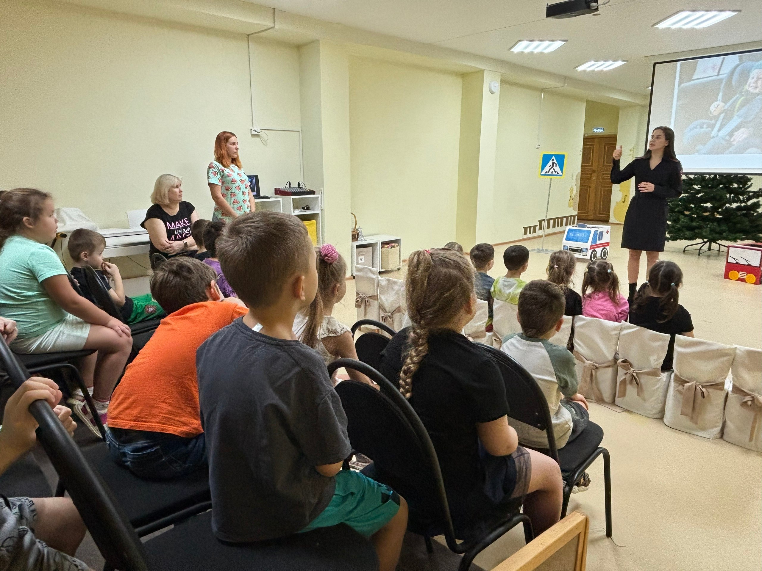 Сегодня сотрудники #ГосавтоинспекцииТольятти провели познавательные занятия с ребятами из детского сада № 207 «Эдельвейс» Сегодня сотрудники #ГосавтоинспекцииТольятти провели познавательные занятия с ребятами из детского сада № 207 «Эдельвейс»