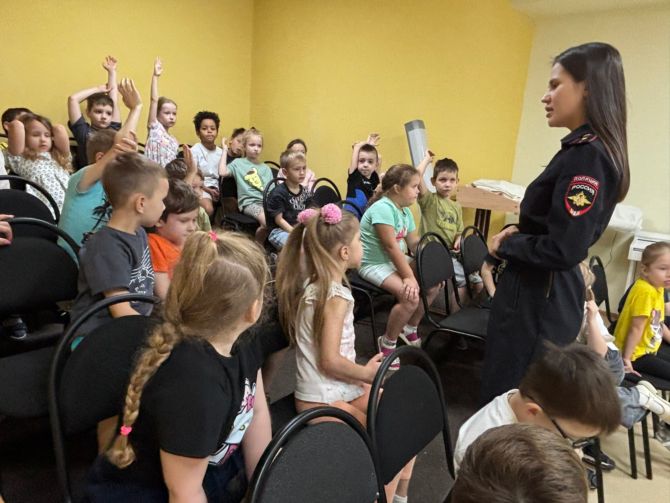 Сегодня сотрудники #ГосавтоинспекцииТольятти провели познавательные занятия с ребятами из детского сада № 207 «Эдельвейс» Сегодня сотрудники #ГосавтоинспекцииТольятти провели познавательные занятия с ребятами из детского сада № 207 «Эдельвейс»