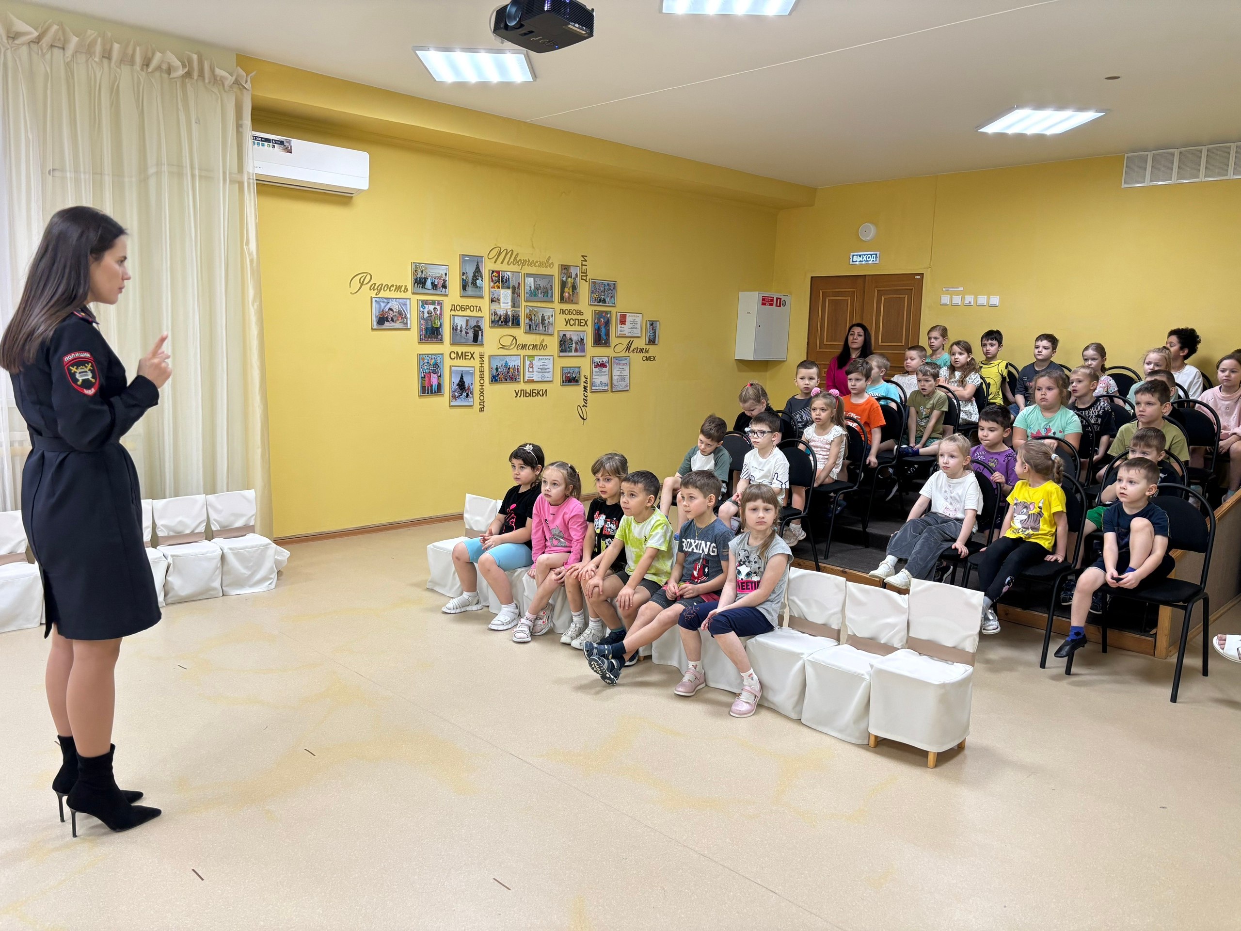 Сегодня сотрудники #ГосавтоинспекцииТольятти провели познавательные занятия с ребятами из детского сада № 207 «Эдельвейс» Сегодня сотрудники #ГосавтоинспекцииТольятти провели познавательные занятия с ребятами из детского сада № 207 «Эдельвейс»