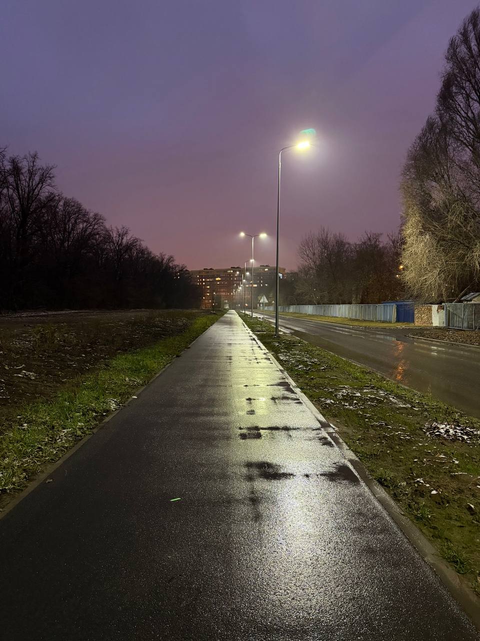 Наружное освещение на новой пешеходной дорожке по бульвару Здоровья включено по постоянной схеме Наружное освещение на новой пешеходной дорожке по бульвару Здоровья включено по постоянной схеме