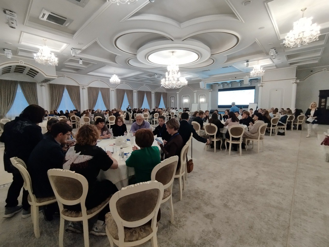 В каком городе мы хотим жить лет через 15 – в 2040 году? Какие проблемы мешают движению вперёд? Что можно начинать делать здесь и сейчас? В каком городе мы хотим жить лет через 15 – в 2040 году? Какие проблемы мешают движению вперёд? Что можно начинать делать здесь и сейчас?