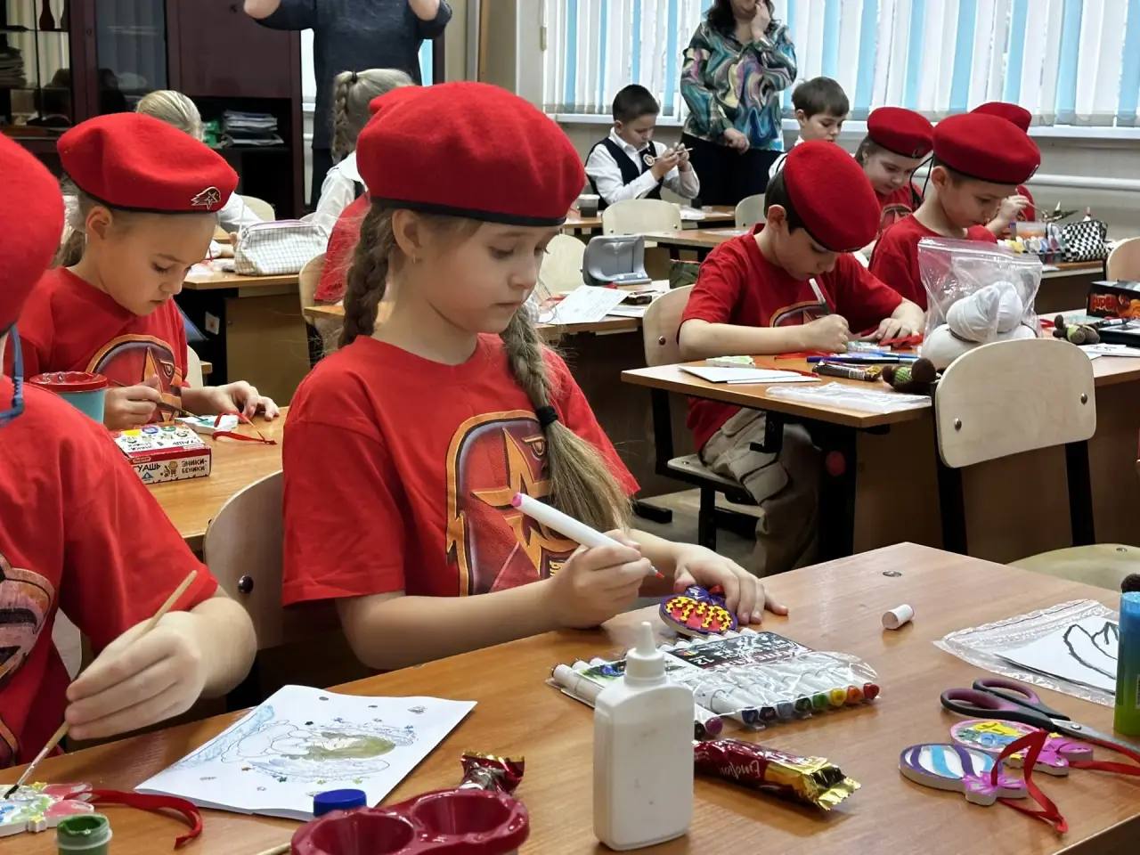 Весточка из дома и самые тёплые новогодние пожелания — «АВТОВАЗТРАНС» запустил акцию «Ёлочная игрушка солдату» Весточка из дома и самые тёплые новогодние пожелания — «АВТОВАЗТРАНС» запустил акцию «Ёлочная игрушка солдату»