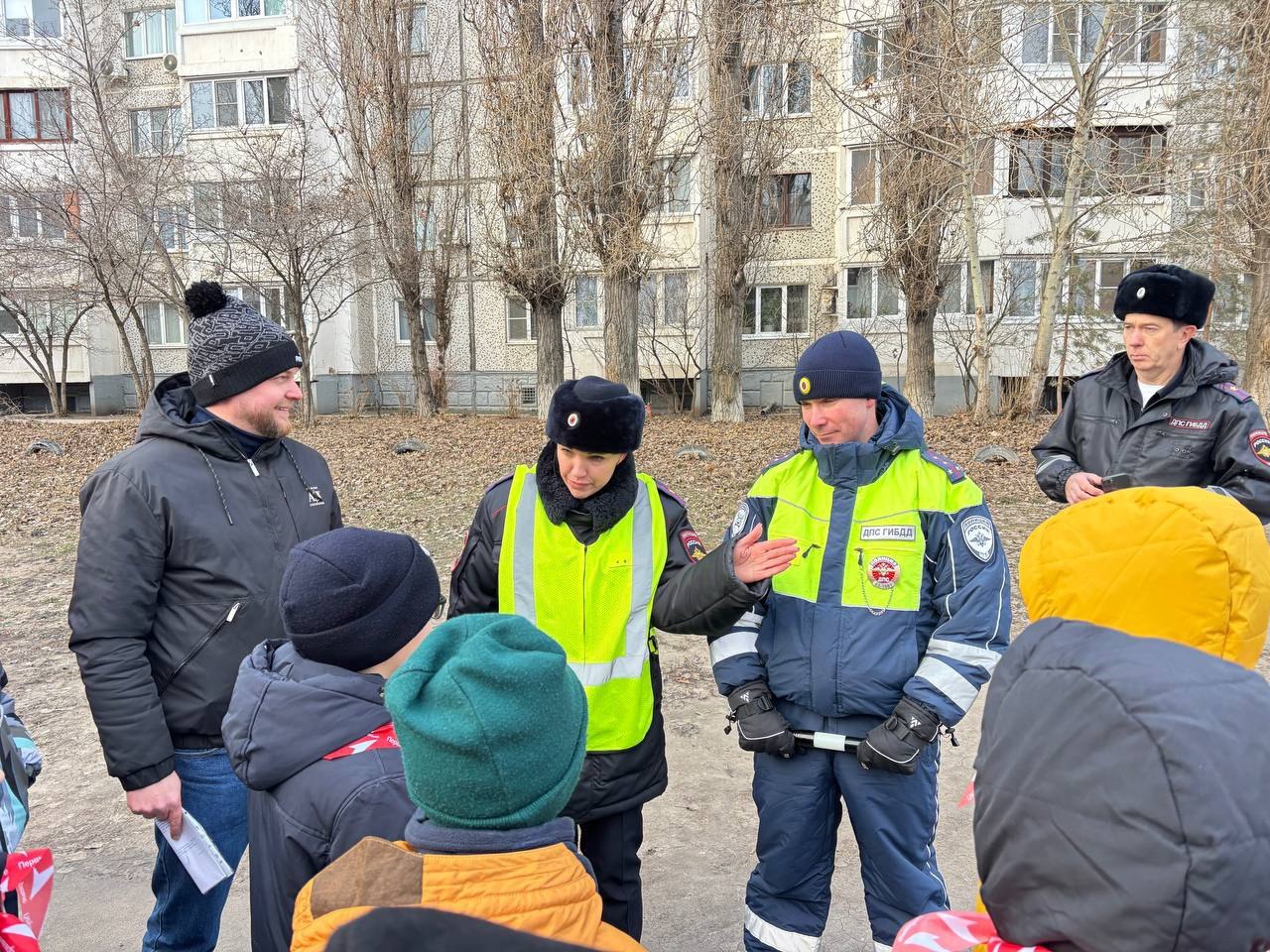 Сегодня мы провели необычное, но очень важное мероприятие - пешеходную экскурсию по безопасному маршруту «Дом - Школа - Сегодня мы провели необычное, но очень важное мероприятие - пешеходную экскурсию по безопасному маршруту «Дом - Школа -