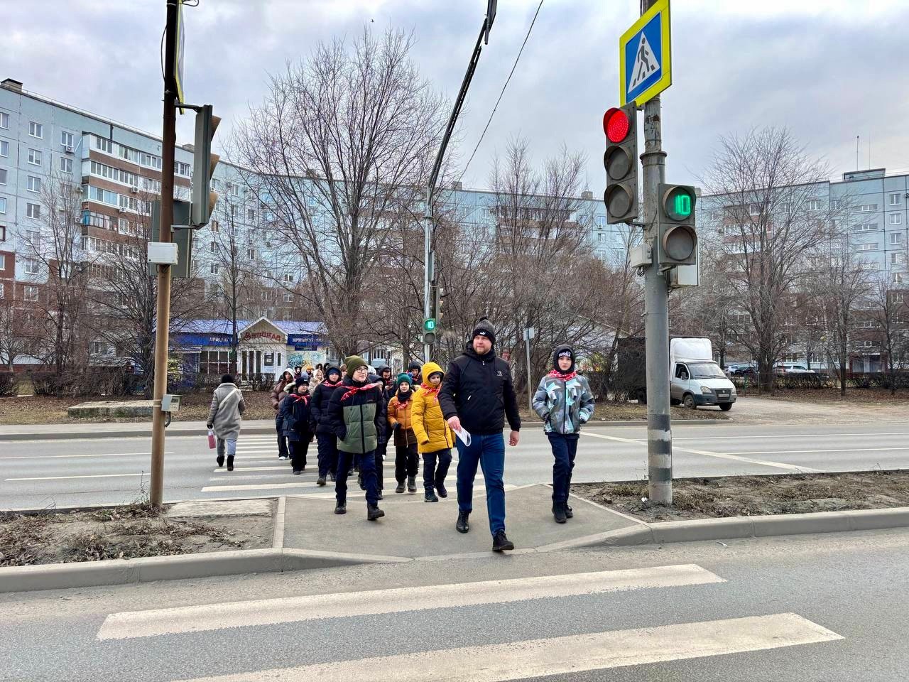 Сегодня мы провели необычное, но очень важное мероприятие - пешеходную экскурсию по безопасному маршруту «Дом - Школа -