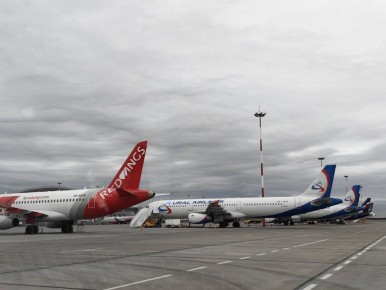 Утром 11 декабря аэропорт "Курумоч" принял в качестве запасного аэродрома 6 воздушных судов, следовавших в аэропорты московского авиаузла, сообщает официальное VK-сообщество "Международный аэропорт Курумоч"