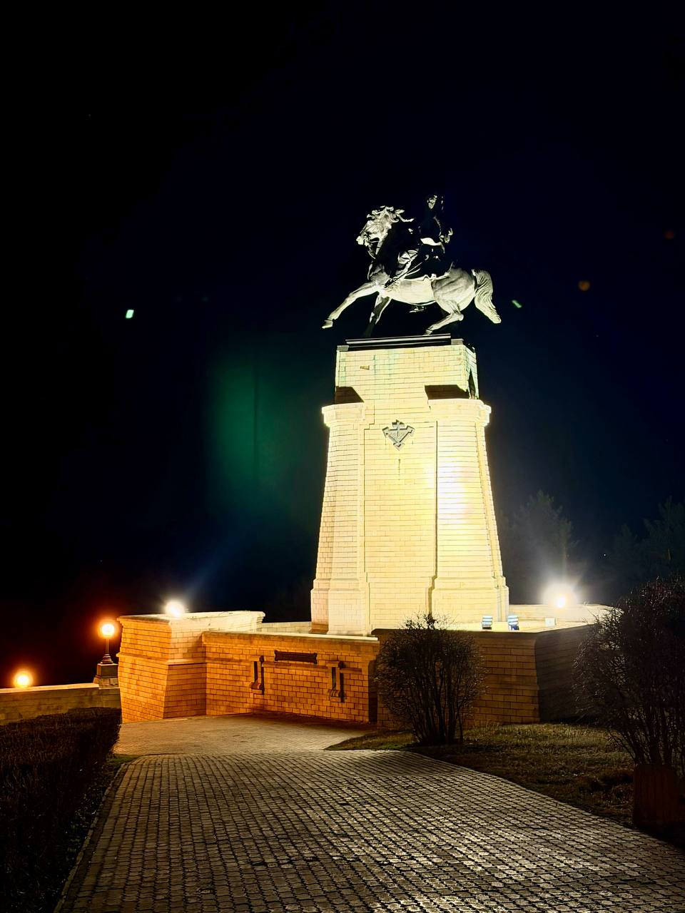 Илья Сухих: Еще одна хорошая новость. Выполнили монтаж подсветки памятника Василию Татищеву