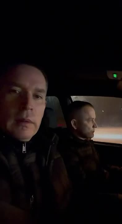 Илья Сухих: Уважаемые жители. Прямо сейчас вместе с моим заместителем по городскому хозяйству Михаилом Абросимовым совершаем рабочий объезд, чтобы оценить дорожную ситуацию