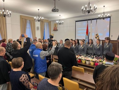 «Вместе - проще». В поволжской академии образования и искусств имени Святителя Алексия проходит патриотический форум «Время объединяться», на который съехались волонтеры из более чем 10 областей России