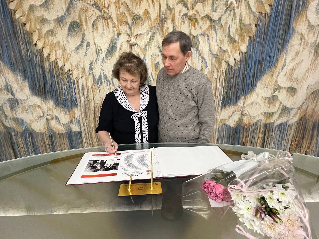 Во Дворце бракосочетания г.о. Тольятти прошла трогательная церемония «Семейное долголетие» Во Дворце бракосочетания г.о. Тольятти прошла трогательная церемония «Семейное долголетие»