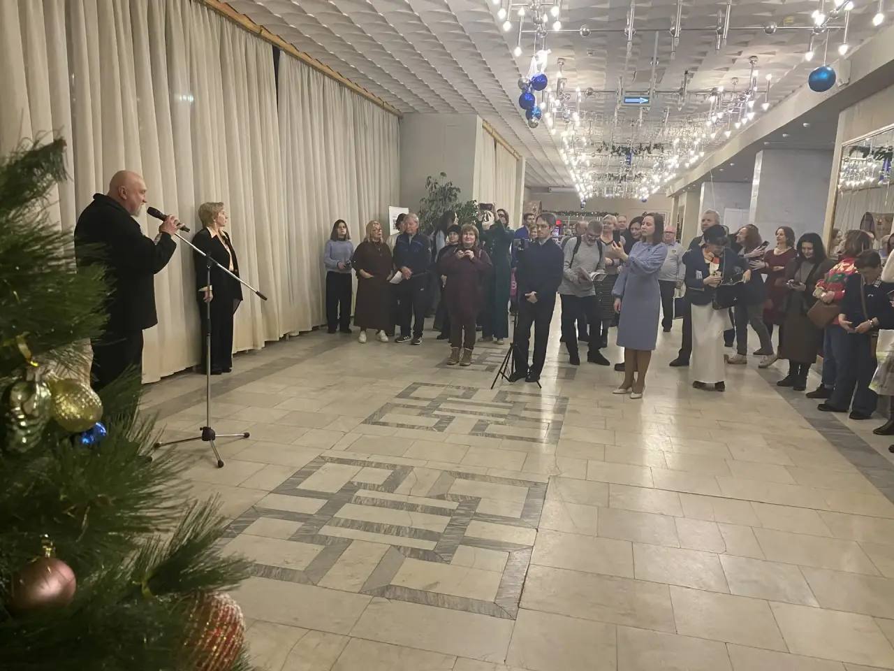 «Зимний сон» - так называется выставка, которая открылась сегодня в главном холле Культурного центра «Автоград» «Зимний сон» - так называется выставка, которая открылась сегодня в главном холле Культурного центра «Автоград»