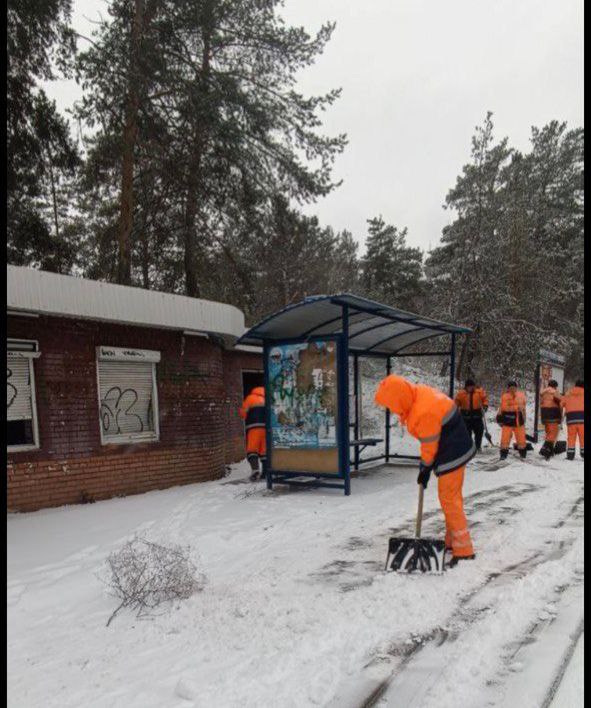 Дорожные службы Тольятти расчищают дороги от первого снега Дорожные службы Тольятти расчищают дороги от первого снега