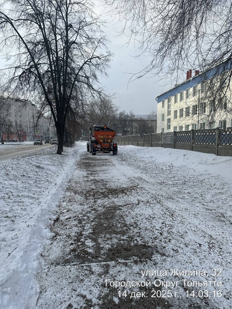 В официальном сообществе МБУ «Зеленстрой» ВКонтакте рассказали, как идёт зимняя уборка города