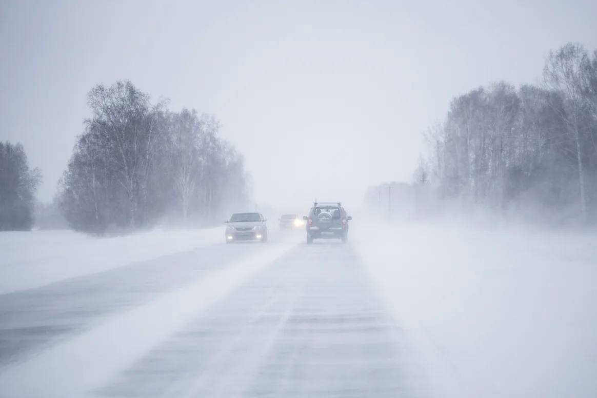 В Самарской области из-за метели ввели ограничение движения на федеральной трассе