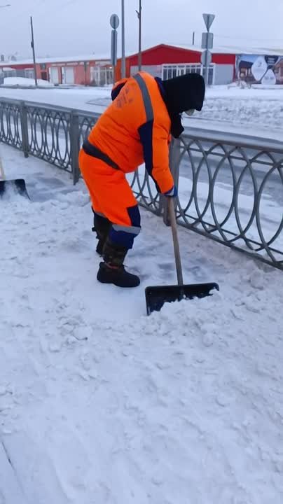 Илья Сухих: Продолжаем работу по расчистке города от снега
