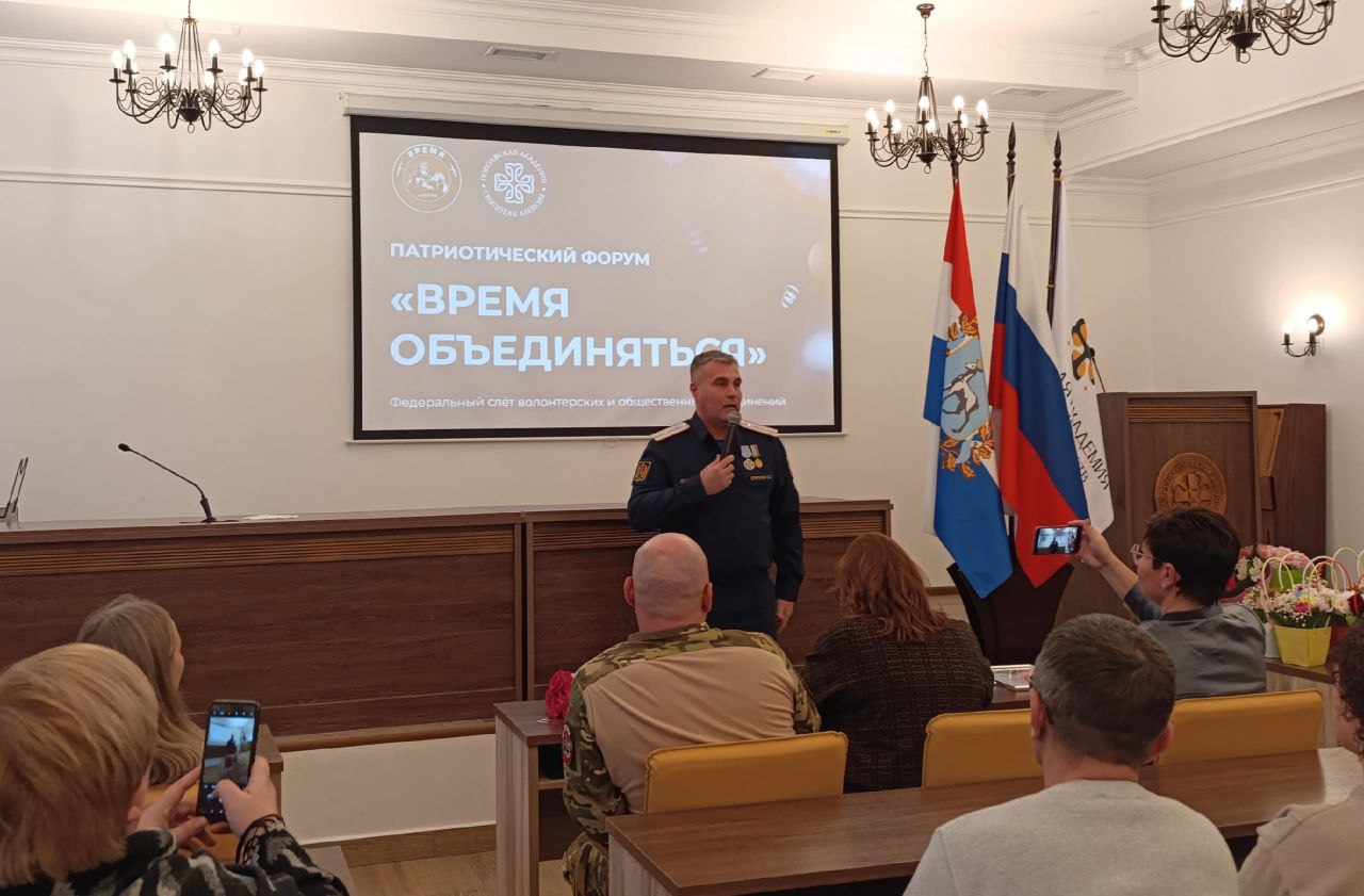 Время объединяться. В стенах Поволжской академии образования и искусств имени Святителя Алексия прошел второй всероссийский слет волонтерских движений «Время объединяться» Время объединяться. В стенах Поволжской академии образования и искусств имени Святителя Алексия прошел второй всероссийский слет волонтерских движений «Время объединяться»