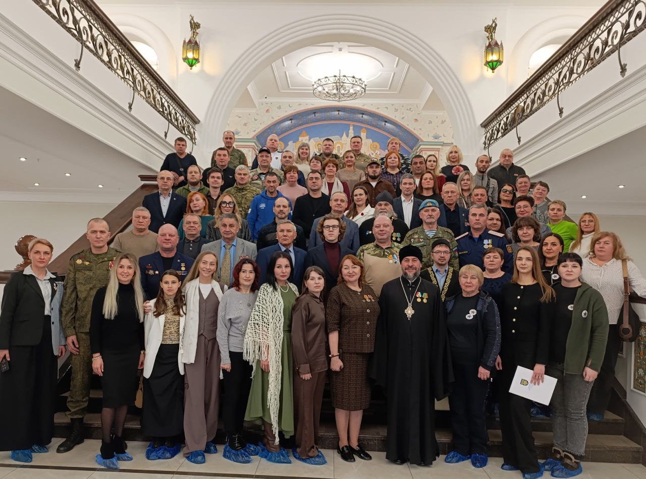 Время объединяться. В стенах Поволжской академии образования и искусств имени Святителя Алексия прошел второй всероссийский слет волонтерских движений «Время объединяться» Время объединяться. В стенах Поволжской академии образования и искусств имени Святителя Алексия прошел второй всероссийский слет волонтерских движений «Время объединяться»