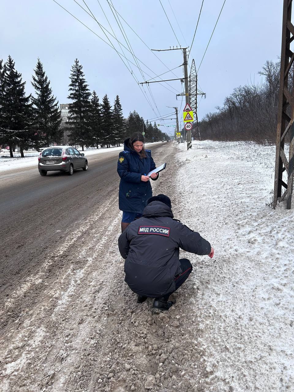 Сотрудники #ГосавтоинспекцииТольятти совместно с представителями прокуратуры города провели проверку выполнения работ по комплексному содержанию магистральных и внутриквартальных дорог в зимний период Сотрудники #ГосавтоинспекцииТольятти совместно с представителями прокуратуры города провели проверку выполнения работ по комплексному содержанию магистральных и внутриквартальных дорог в зимний период