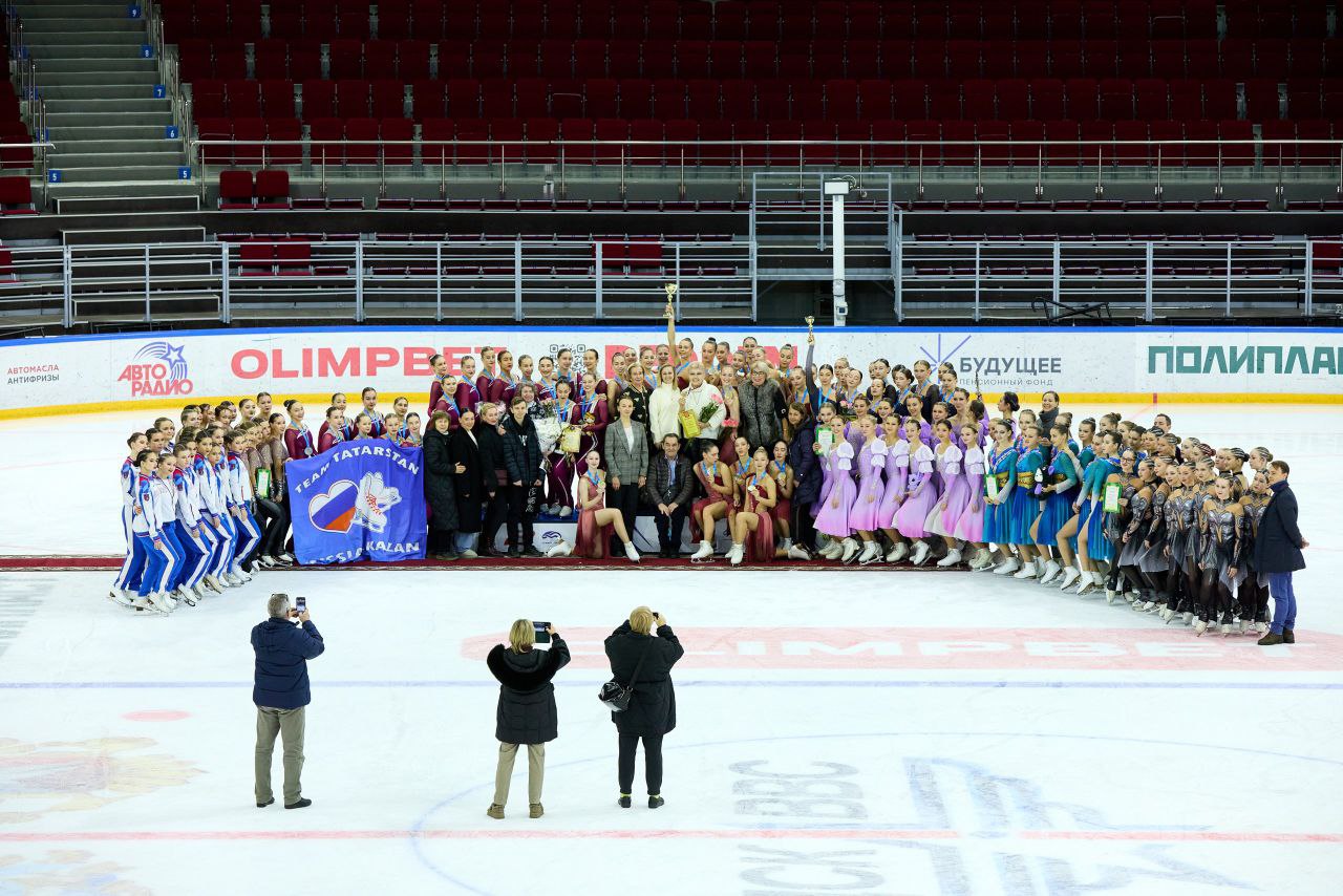 В Самаре завершились соревнования по синхронному фигурному катанию В Самаре завершились соревнования по синхронному фигурному катанию