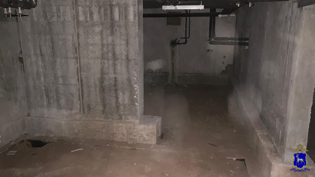 В начале ноября в Автозаводском районе Тольятти произошла кража из подсобного помещения одной из управляющих компаний: злоумышленник похитил блок системы автоматического полива стоимостью 25 тысяч рублей