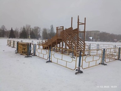 В Тольятти приступили к монтажу горок на Центральной площади