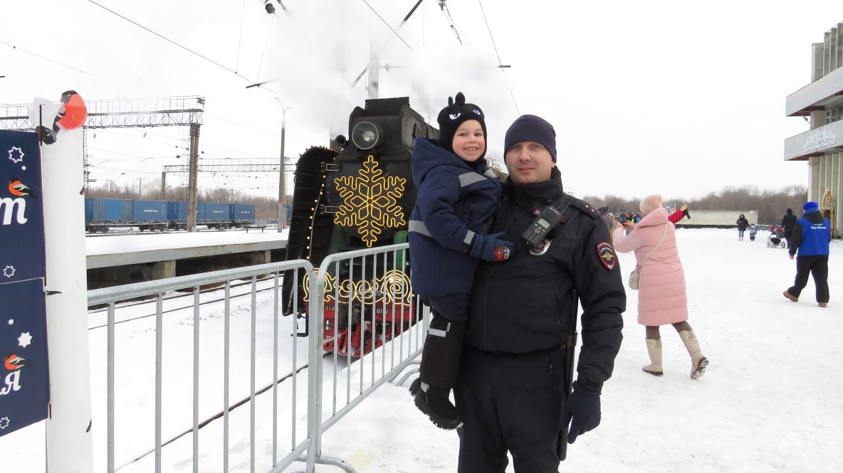 В Тольятти сотрудники транспортной полиции обеспечили безопасное проведение праздничных мероприятий В Тольятти сотрудники транспортной полиции обеспечили безопасное проведение праздничных мероприятий