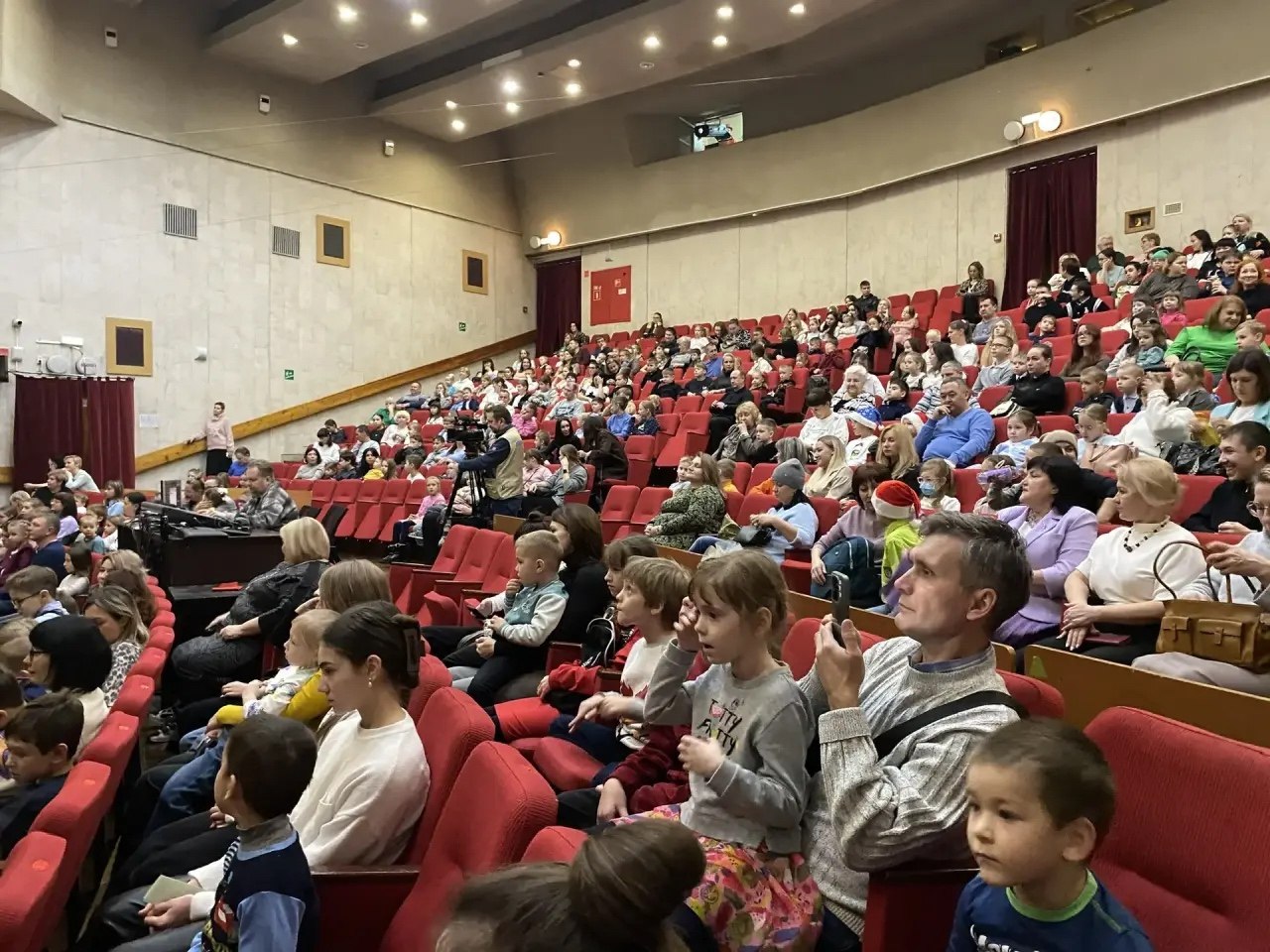 Новогоднее волшебство для юных мечтателей! Профсоюз АВТОВАЗа вновь подарил детям незабываемый праздник — настоящую сказку в преддверии новогодних чудес Новогоднее волшебство для юных мечтателей! Профсоюз АВТОВАЗа вновь подарил детям незабываемый праздник — настоящую сказку в преддверии новогодних чудес