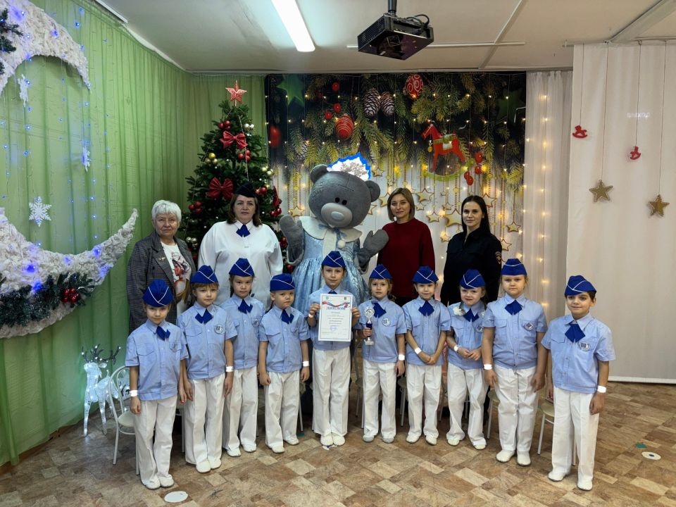 Сотрудники #ГосавтоинспекцииТольятти совместно с методистами Центра по профилактике детского дорожно-транспортного травматизма и лидерами молодежного инициативного совета «Навигаторы детства» провели торжественное...