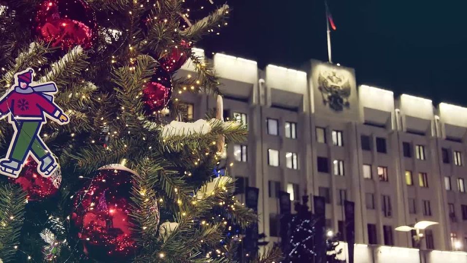 С наступающим Новым годом поздравляет губернатор Самарской области Вячеслав Федорищев!