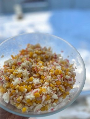 Россиянам напомнили о сроке годности новогодних салатов