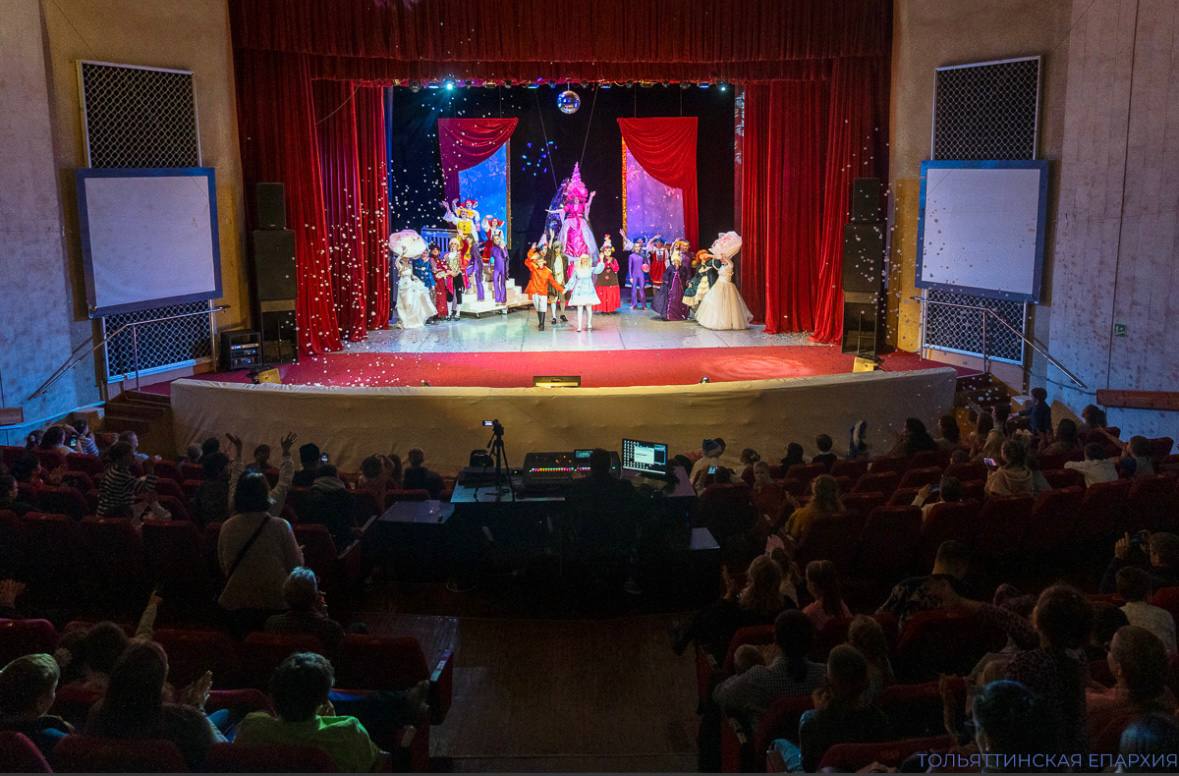 Епархиальная ёлка. Сегодня во «Дворце детского и юношеского творчества» состоялась традиционная благотворительная ёлка с театрализованным представлением для детей священнослужителей и приходского актива Тольяттинской Епархии Епархиальная ёлка. Сегодня во «Дворце детского и юношеского творчества» состоялась традиционная благотворительная ёлка с театрализованным представлением для детей священнослужителей и приходского актива Тольяттинской Епархии