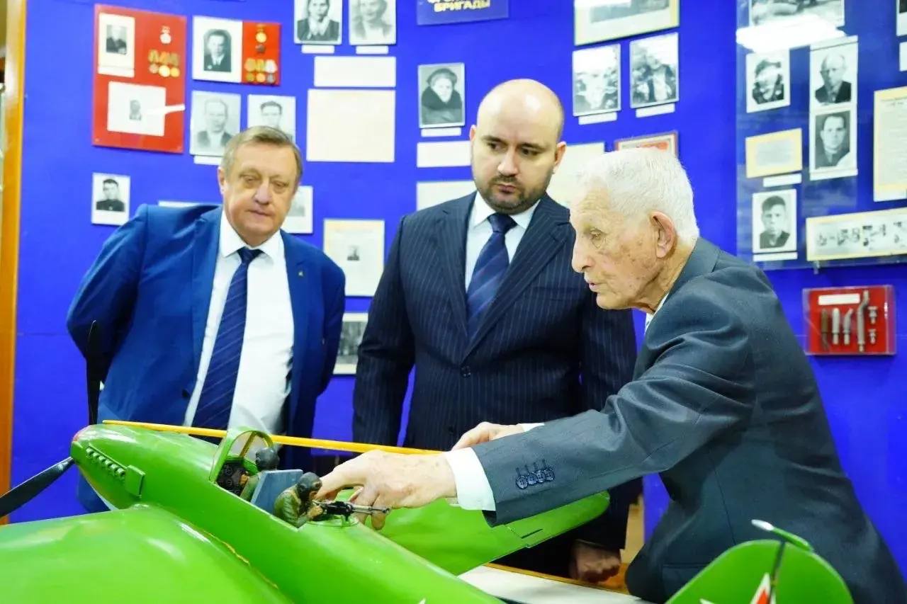 О развитии промышленности Самарской области! Вячеслав Федорищев — о визите на завод «Салют» О развитии промышленности Самарской области! Вячеслав Федорищев — о визите на завод «Салют»