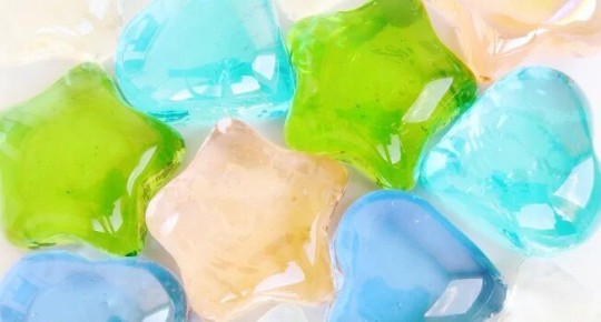 Как сделать красивый лед для напитков и превратить его в часть лета