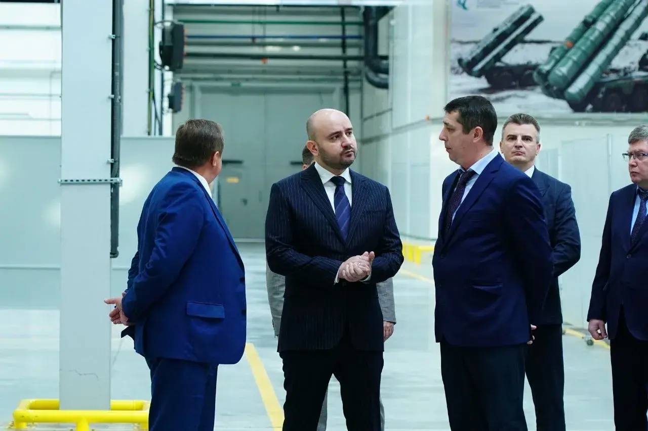 О развитии промышленности Самарской области! Вячеслав Федорищев — о визите на завод «Салют»