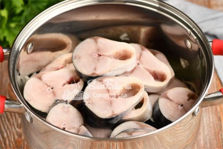 Уютные блюда из свежемороженой рыбы с гарниром из картошки