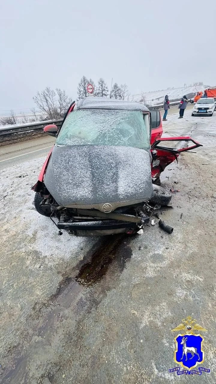 Лобовое ДТП — 5 человек в больнице Лобовое ДТП — 5 человек в больнице