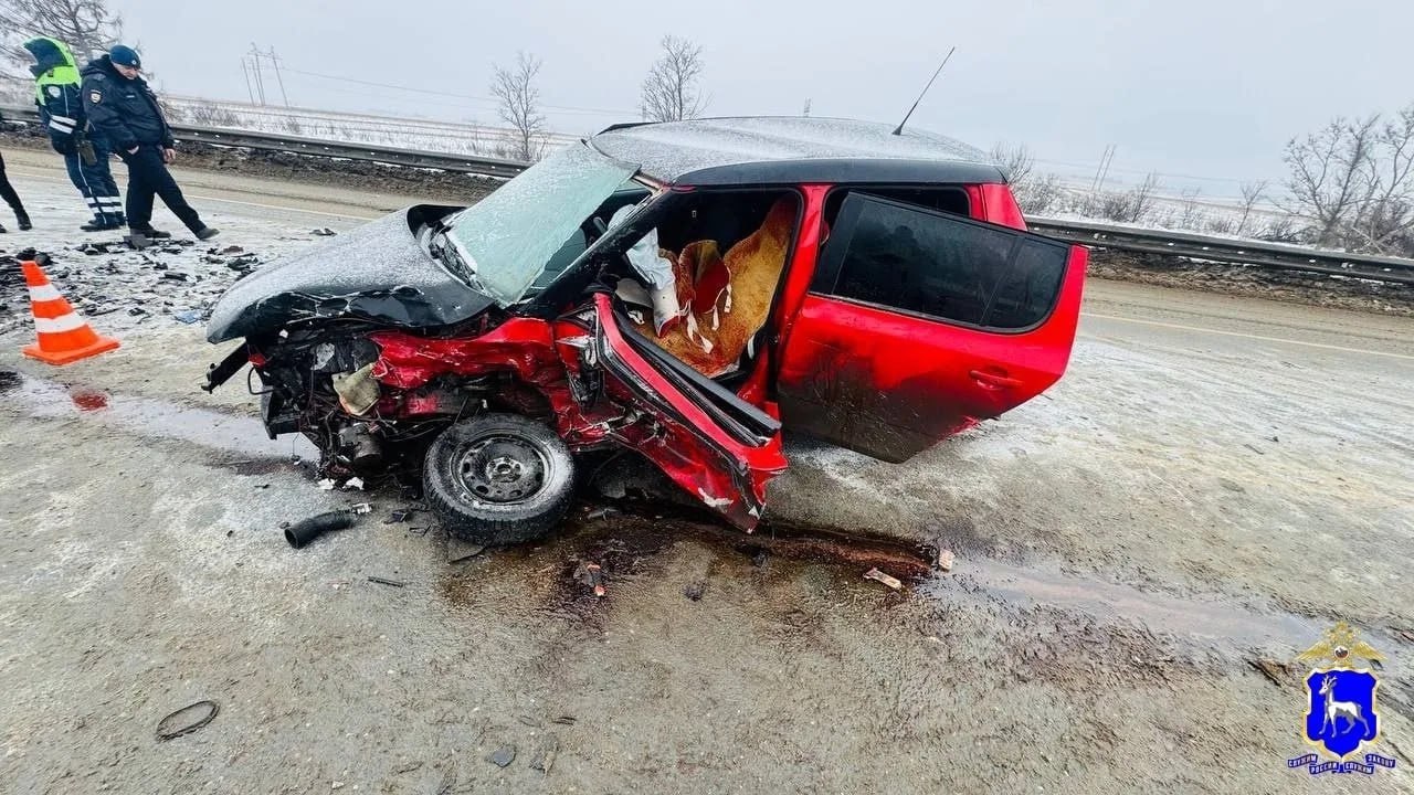 Лобовое ДТП — 5 человек в больнице Лобовое ДТП — 5 человек в больнице