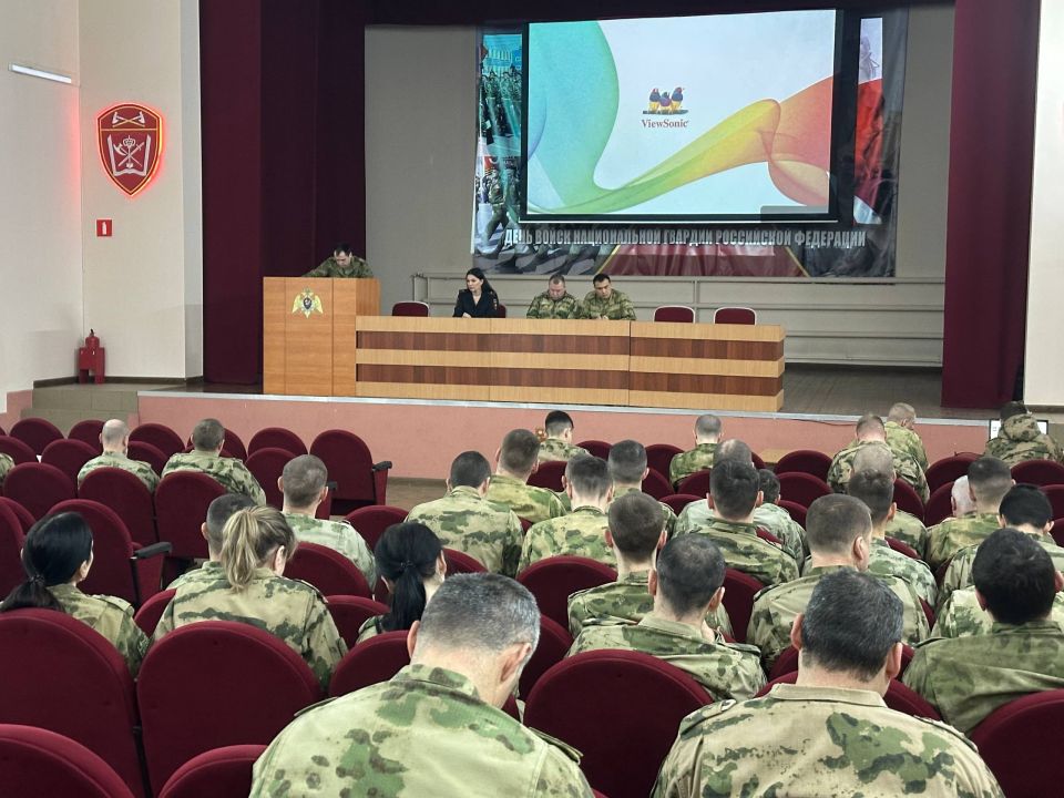 Сотрудники #ГосавтоинспекцииТольятти принимают участие в проведении занятий с военнослужащими