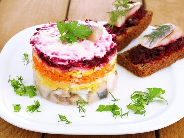 Сельдь возглавила рейтинг любимых рыбьих у россиян