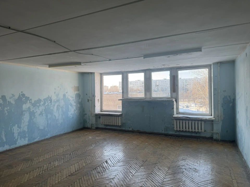 Так сейчас выглядят лестничные площадки в доме по адресу: ул. Революционная, 11