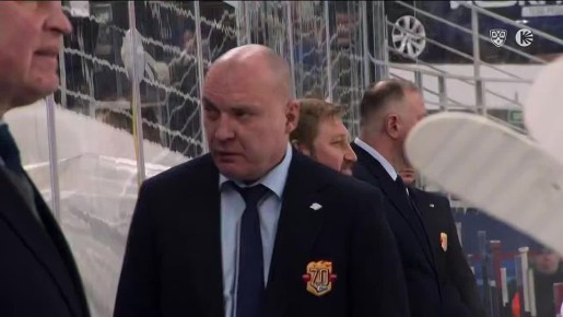 Защитник магнитогорского «Металлурга» Егор Яковлев забросил шайбу в свои ворота в гостевом матче регулярного чемпионата «Фонбет» — КХЛ с тольяттинской «Ладой»