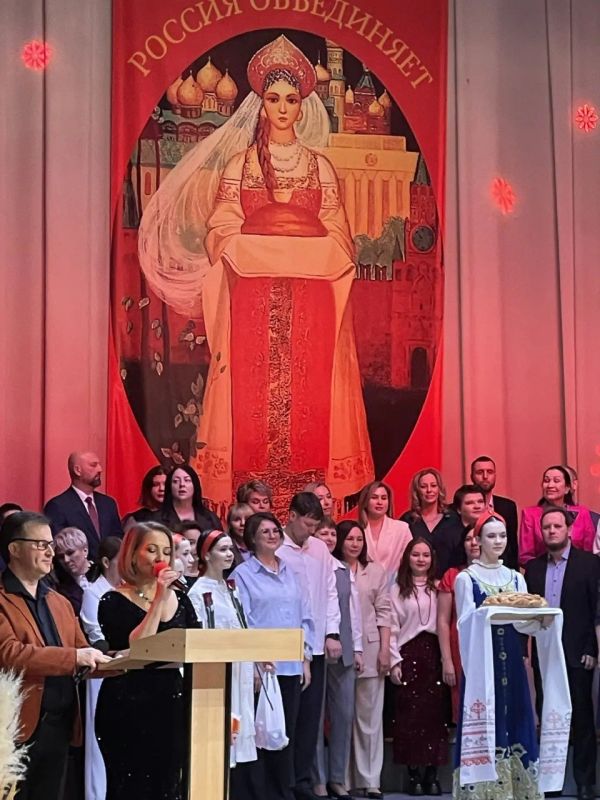 Вы – лучшие учителя!. Во Дворце детского и юношеского творчества Тольятти состоялась торжественная церемония награждения победителей муниципальных конкурсов профессионального мастерства для педагогов