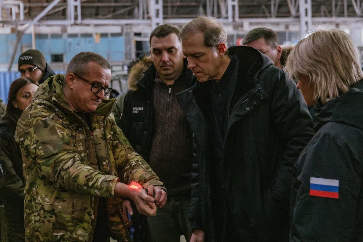 Денису Мантурову представили уникальные маскировочные сети от тольяттинских волонтёров Денису Мантурову представили уникальные маскировочные сети от тольяттинских волонтёров