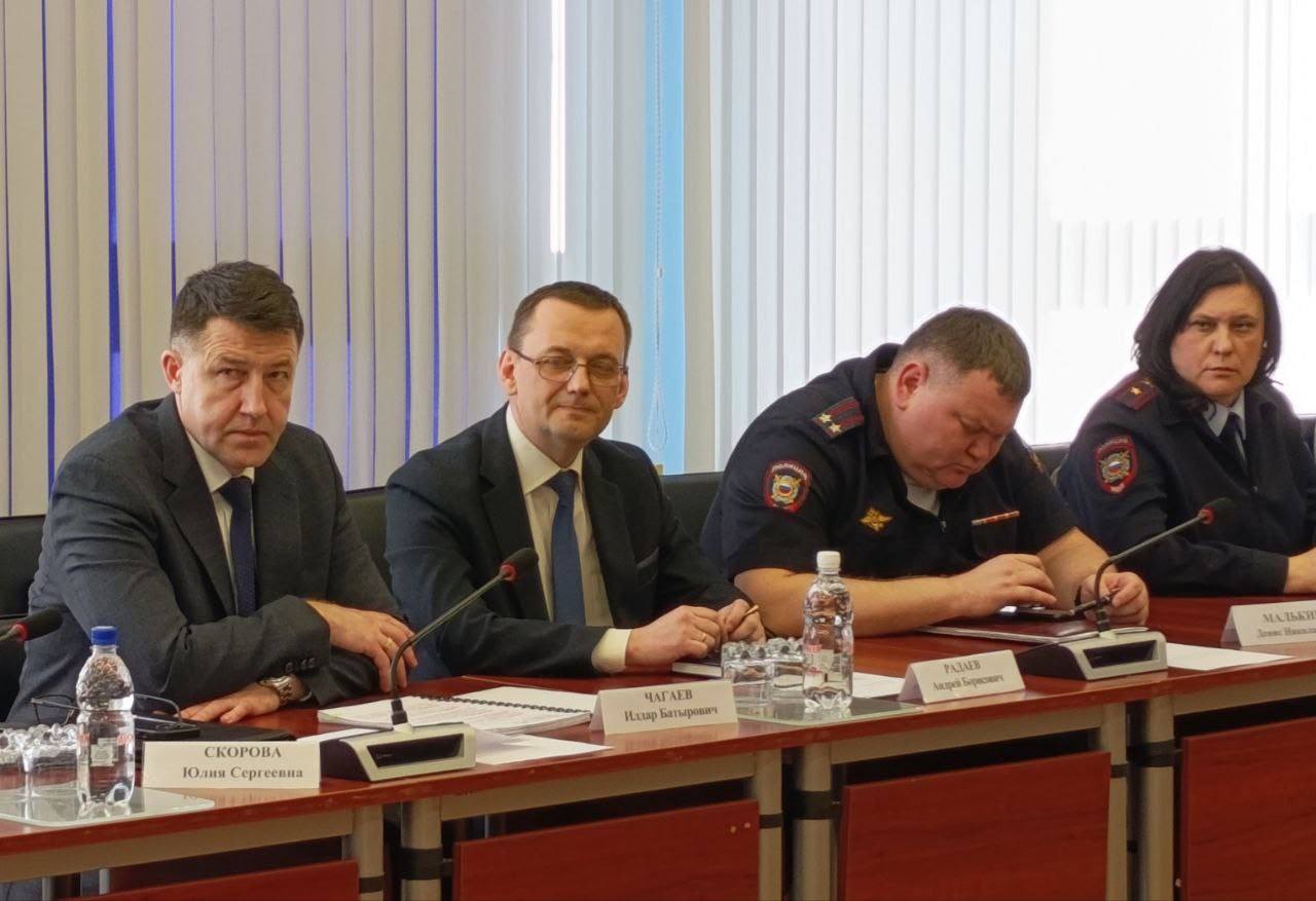 Угроза рядом: как защитить подростков от вовлечения в преступность? Угроза рядом: как защитить подростков от вовлечения в преступность?