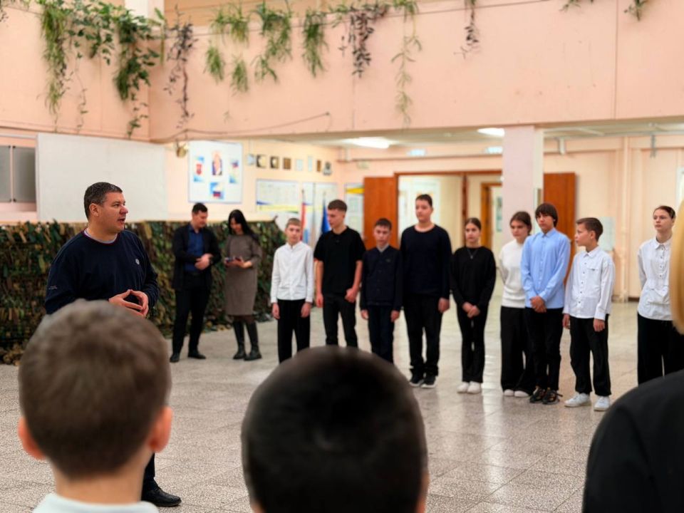 Масксеть длиной почти 20 метров сплели школьники в Тольятти