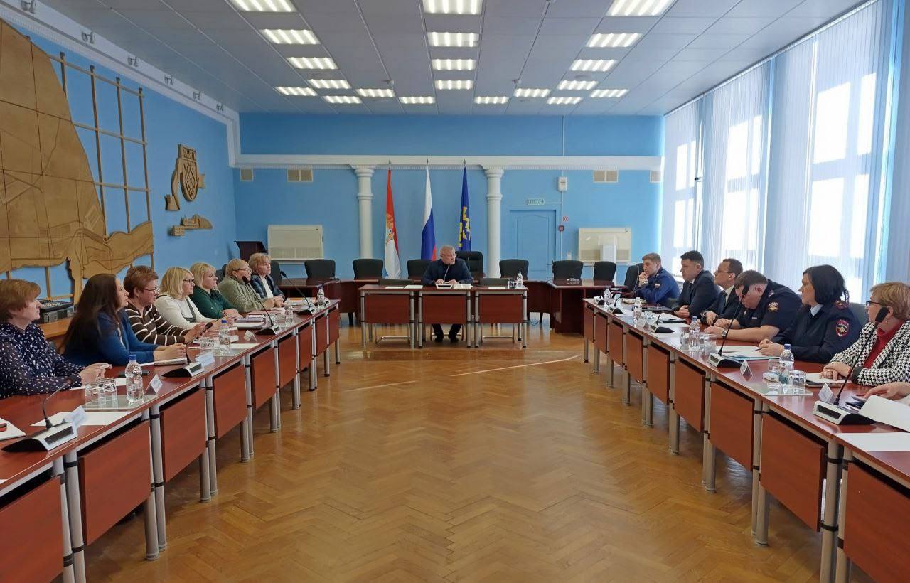 Угроза рядом: как защитить подростков от вовлечения в преступность? Угроза рядом: как защитить подростков от вовлечения в преступность?