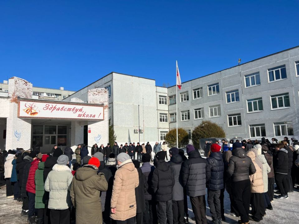 Школа №90 отправила восьмой гуманитарный конвой