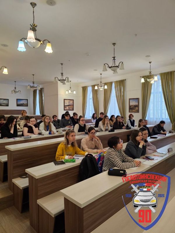 Сотрудники #ГосавтоинспекцииТольятти провели профилактическую встречу со студентами первокурсниками Поволжской академии образования и искусств имени Святителя Алексия Московского