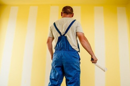 Как легко отмыть руки от краски во время ремонта