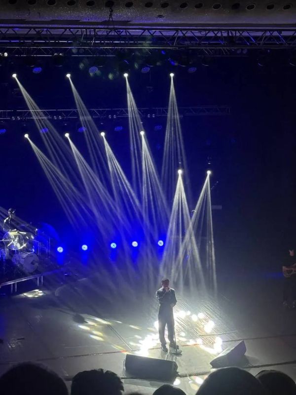 Стас Пьеха в эти минуты выступает в Тольятти! Вечер непринужденной дружеской атмосферы и прекрасной музыки